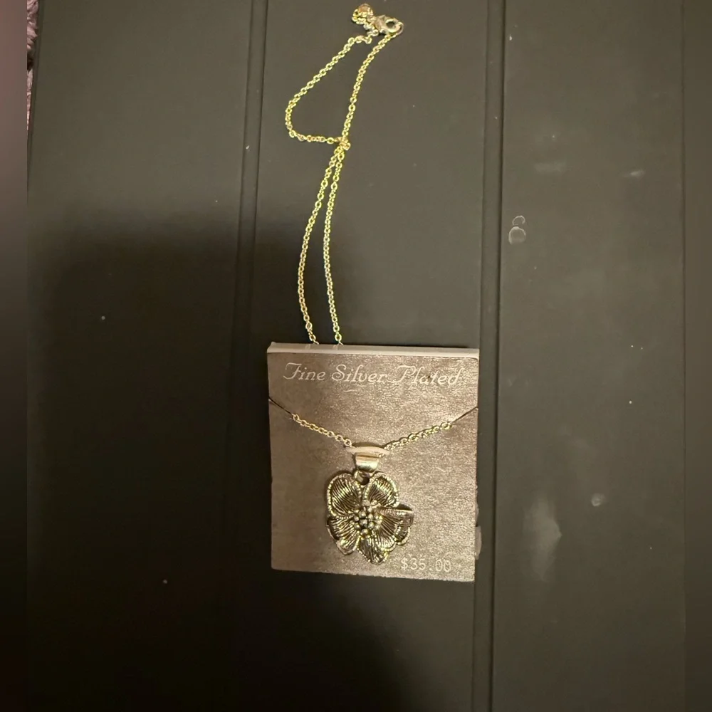 NWT necklace